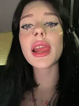 Snapshot of Melissa_crazy chatting on 12-21-24, 07:16 Melissa crazy online show from 12-21-24, 07:16