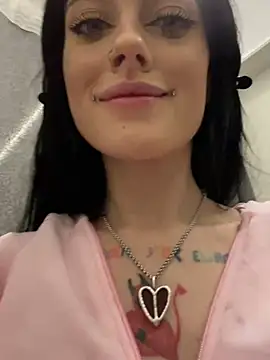 Snapshot of Melissa_crazy chatting on 12-22-24, 06:15 Melissa crazy online show from 12-22-24, 06:15