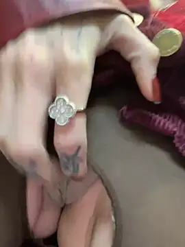 Snapshot of Melissa_crazy chatting on 12-28-24, 04:09 Melissa crazy online show from 12-28-24, 04:09