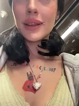 Snapshot of Melissa_crazy chatting on 10-23-25, 03:33 Melissa crazy online show from 10-23-25, 03:33