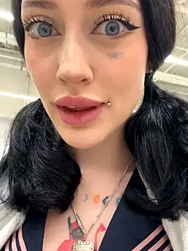 Snapshot of Melissa_crazy chatting on 10-31-25, 03:46 Melissa crazy online show from 10-31-25, 03:46