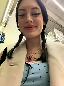 Snapshot of Melissa_crazy chatting on 12-19-25, 03:41 Melissa crazy online show from 12-19-25, 03:41