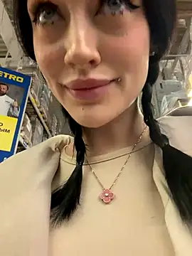 Snapshot of Melissa_crazy chatting on 12-20-25, 03:41 Melissa crazy online show from 12-20-25, 03:41