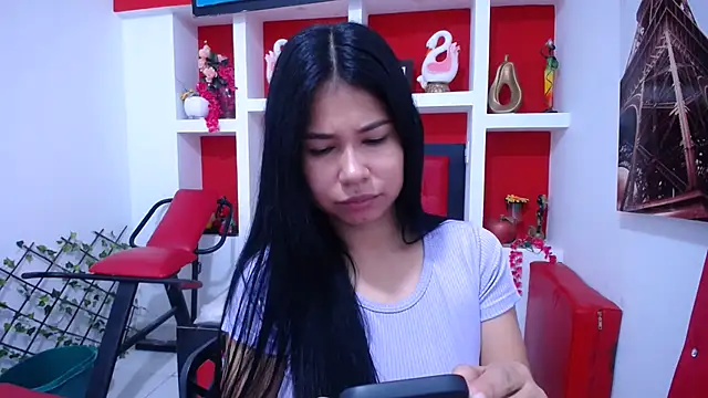 Letty Plugxo online show from 10-28-25, 12:19