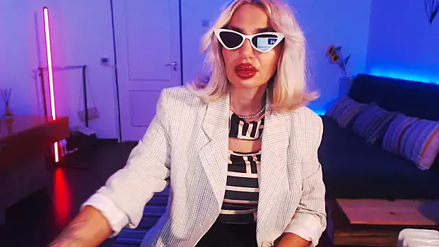 Snapshot of beauty_chl0e chatting on 12-08-24, 12:18 beauty chl0e online show from 12-08-24, 12:18