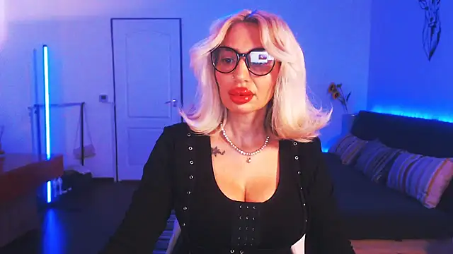 Snapshot of beauty_chl0e chatting on 12-30-24, 09:50 beauty chl0e online show from 12-30-24, 09:50