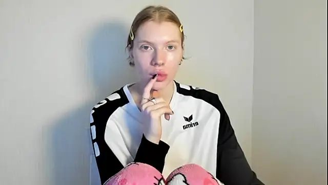 StellaDavis online show from 11-06-25, 10:05