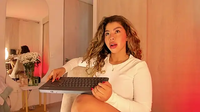 Snapshot of Melina_Ferrer1 chatting on 05-30-26, 12:46 Melina Ferrer1 online show from 05-30-26, 12:46