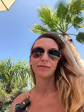 Snapshot of HerrinAnja chatting on 06-18-26, 01:59 HerrinAnja online show from 06-18-26, 01:59