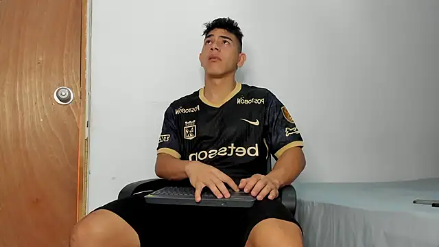 andrew rose  online show from 11-20-25, 04:18