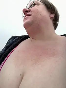 Snapshot of Suzys_Secrets chatting on 03-05-26, 11:12 Suzys Secrets online show from 03-05-26, 11:12