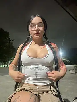 Snapshot of Electra_doll_ chatting on 10-21-25, 01:39 Electra doll online show from 10-21-25, 01:39