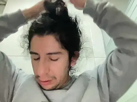 littlelatinhunter online show from 12-15-25, 11:03