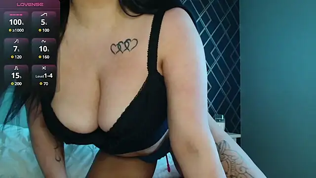 Snapshot of Layla_UK chatting on 03-18-25, 10:46 Layla UK online show from 03-18-25, 10:46