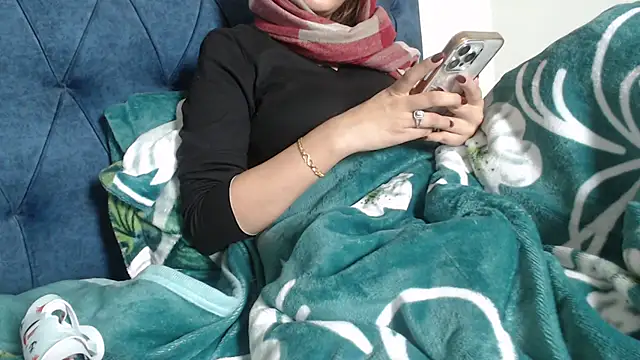 Snapshot of Jen_jennyy1 chatting on 12-15-24, 08:04 Jen jennyy1 online show from 12-15-24, 08:04