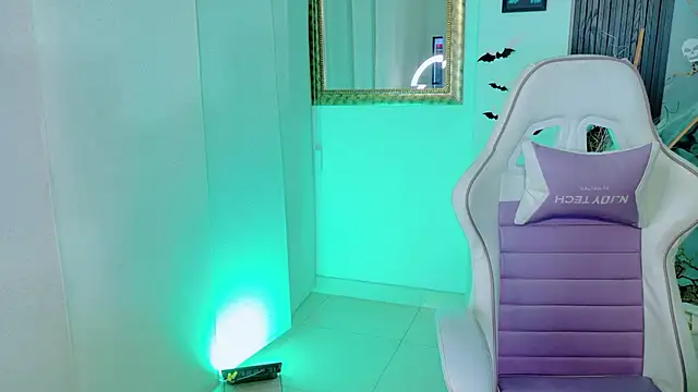 Madison Jackson online show from 04-11-26, 07:07