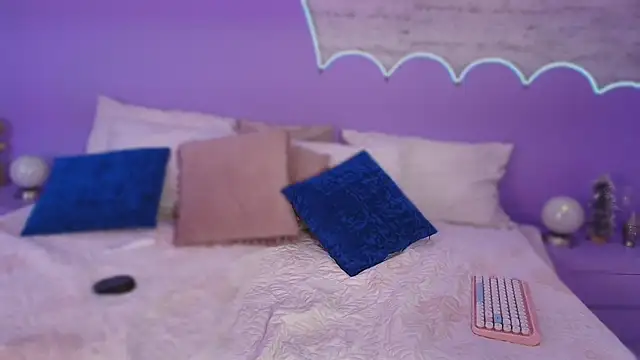 Giaa Ross online show from 02-12-26, 07:42