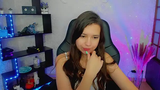 Snapshot of Lina_Brownie chatting on 12-28-24, 05:33 Lina Brownie online show from 12-28-24, 05:33