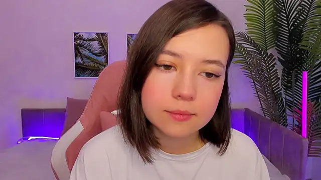 Snapshot of Lina_Brownie chatting on 03-21-25, 02:28 Lina Brownie online show from 03-21-25, 02:28