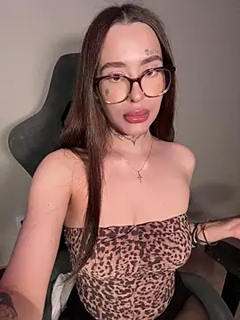 Snapshot of fuckdoll_18 chatting on 02-27-26, 02:06 fuckdoll 18 online show from 02-27-26, 02:06