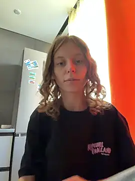 Snapshot of RinaMood chatting on 04-29-26, 08:29 RinaMood online show from 04-29-26, 08:29