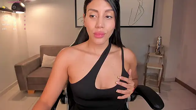 Snapshot of CharlotteCox_ chatting on 01-07-25, 11:16 CharlotteCox online show from 01-07-25, 11:16