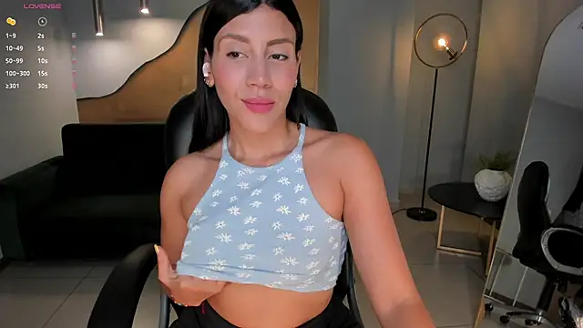 Snapshot of CharlotteCox_ chatting on 01-10-25, 11:00 CharlotteCox online show from 01-10-25, 11:00