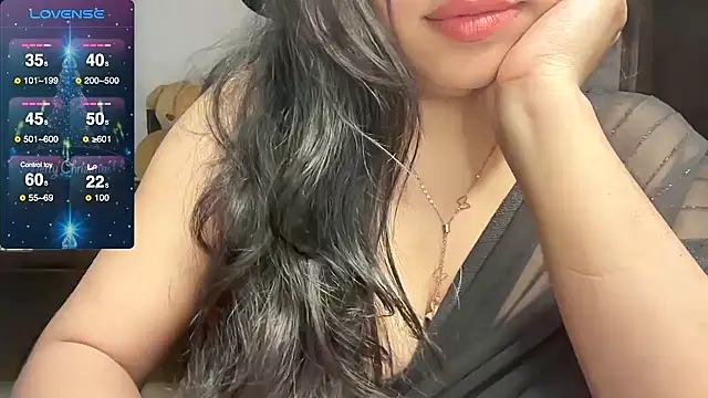 Snapshot of Spice-Summi chatting on 12-23-24, 11:25 Spice-Summi online show from 12-23-24, 11:25