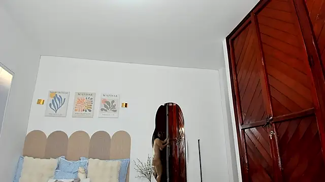 Snapshot of layla_vanegas chatting on 06-12-26, 10:41 layla vanegas online show from 06-12-26, 10:41