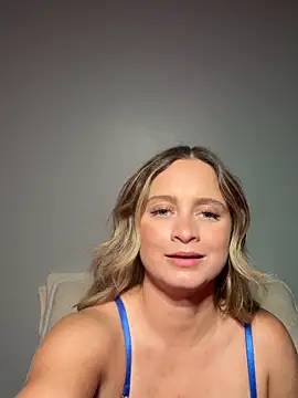 Sophie Raegan online show from 10-28-25, 01:03