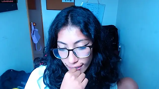 Snapshot of sofia_rosse4 chatting on 04-07-26, 07:14 sofia rosse4 online show from 04-07-26, 07:14