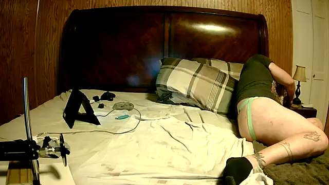 Snapshot of Cummerforyouu2 chatting on 12-13-25, 07:53 Cummerforyouu2 online show from 12-13-25, 07:53