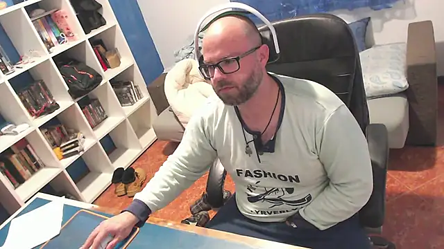 ravingr4d4 online show from 03-11-26, 12:05