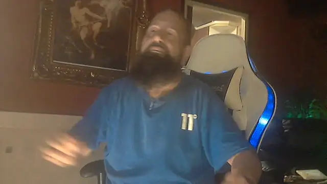 Snapshot of maseurbeardedpig chatting on 08-07-26, 03:52 maseurbeardedpig online show from 08-07-26, 03:52