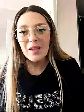 Snapshot of Daniela77771 chatting on 04-21-26, 07:17 Daniela77771 online show from 04-21-26, 07:17