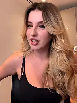 Snapshot of RoxxyDallas chatting on 10-14-25, 07:58 RoxxyDallas online show from 10-14-25, 07:58