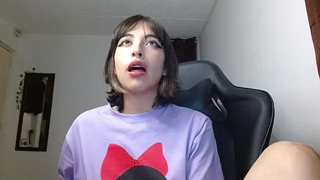 Snapshot of liisaxxx chatting on 12-24-24, 10:01 liisaxxx online show from 12-24-24, 10:01