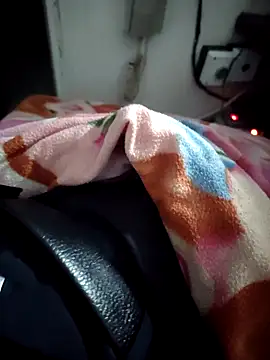 Snapshot of Eduardoxxx51 chatting on 10-23-25, 06:13 Eduardoxxx51 online show from 10-23-25, 06:13