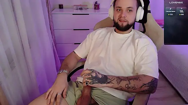 Snapshot of ChillyXO chatting on 02-14-26, 02:41 ChillyXO online show from 02-14-26, 02:41