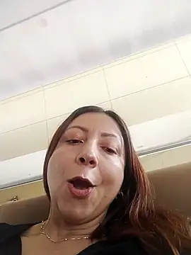 Snapshot of malusexy33 chatting on 10-04-25, 06:50 malusexy33 online show from 10-04-25, 06:50