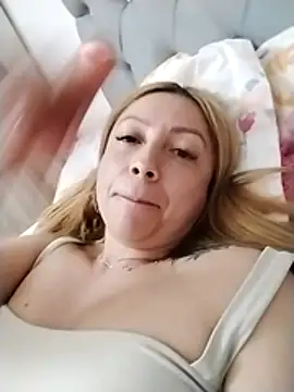 Snapshot of malusexy33 chatting on 03-22-26, 04:27 malusexy33 online show from 03-22-26, 04:27