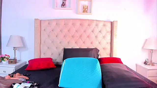 Snapshot of natalia_collinslim chatting on 09-20-25, 04:02 natalia collinslim online show from 09-20-25, 04:02