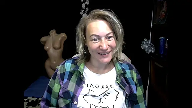 wLESLYMOSw online show from 09-25-25, 08:40