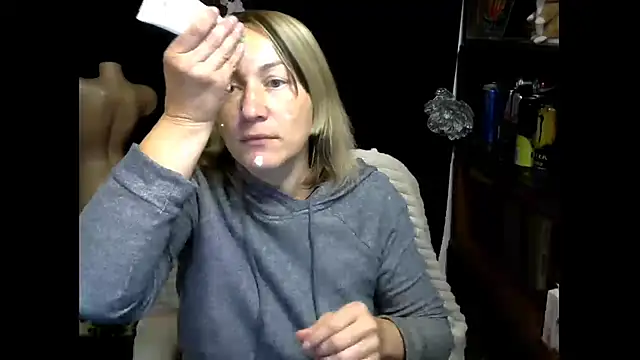 wLESLYMOSw online show from 09-29-25, 09:25