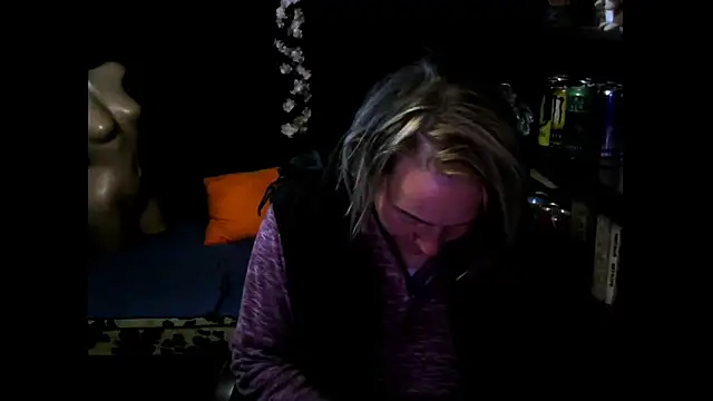 wLESLYMOSw online show from 10-15-25, 08:47