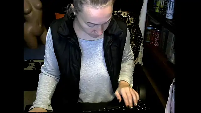 wLESLYMOSw online show from 12-02-25, 09:03