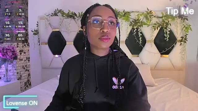 Snapshot of EmmaSanzz_ chatting on 03-01-25, 11:15 EmmaSanzz online show from 03-01-25, 11:15