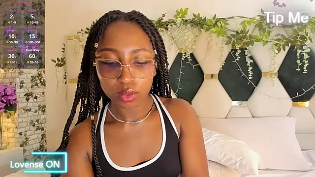 Snapshot of EmmaSanzz_ chatting on 03-03-25, 05:39 EmmaSanzz online show from 03-03-25, 05:39