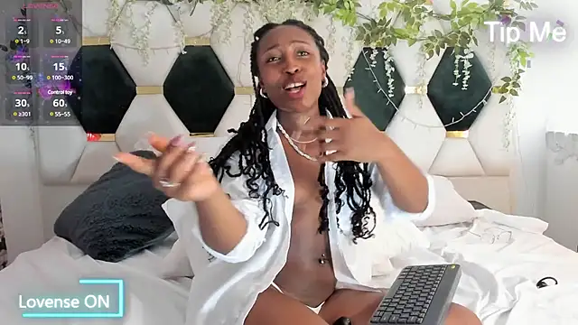 Snapshot of EmmaSanzz_ chatting on 03-04-25, 05:34 EmmaSanzz online show from 03-04-25, 05:34