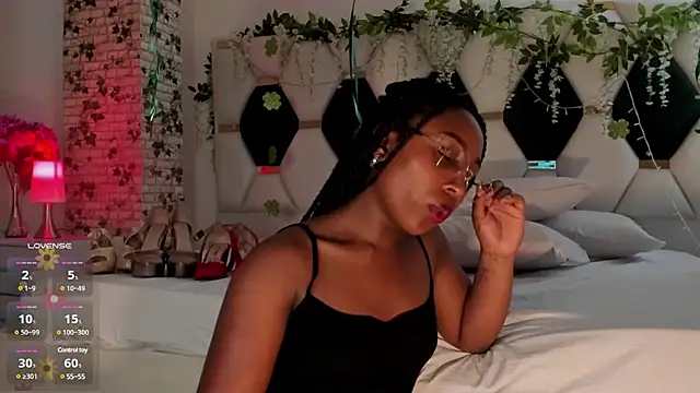 Snapshot of EmmaSanzz_ chatting on 03-16-25, 05:39 EmmaSanzz online show from 03-16-25, 05:39